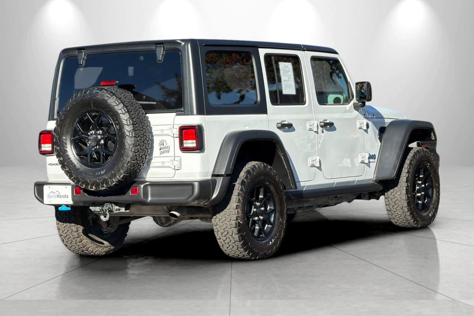Used 2024 Jeep Wrangler Unlimited AWD/4WD image 2