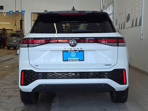 New 2026 Volkswagen Tiguan SE R-Line AWD/4WD image 11