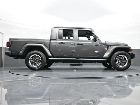 Used 2024 Jeep Gladiator Sport w/ Premium Package image 63