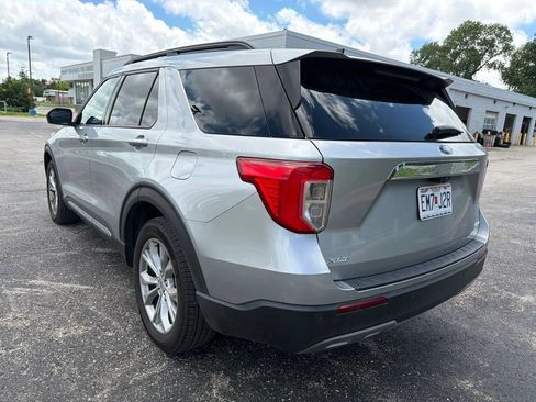 Used 2022 Ford Explorer XLT w/ Equipment Group 202A AWD/4WD image 5