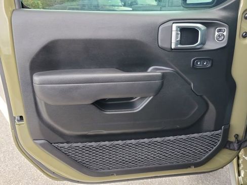 Used 2025 Jeep Wrangler Sport image 17