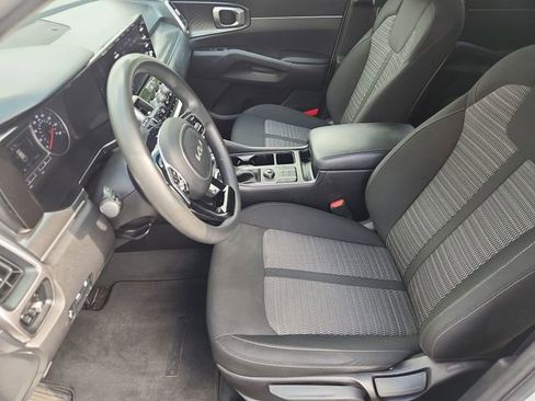 Used 2022 Kia Sorento LX image 17