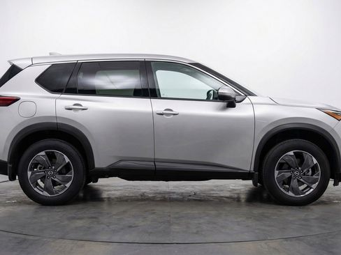 Used 2025 Nissan Rogue SV AWD/4WD image 11