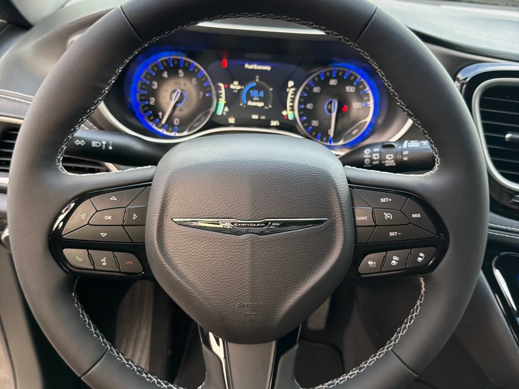 New 2026 Chrysler Pacifica Select w/ S Appearance Package FWD image 15