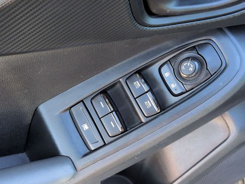 Used 2025 Subaru Crosstrek 2.0i Premium image 15