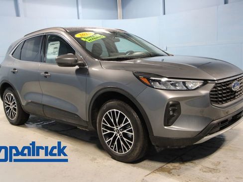 Used 2025 Ford Escape SE image 1