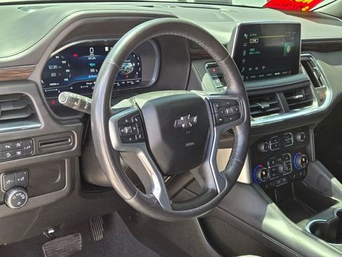 Used 2022 Chevrolet Tahoe Z71 w/ Luxury Package AWD/4WD image 18