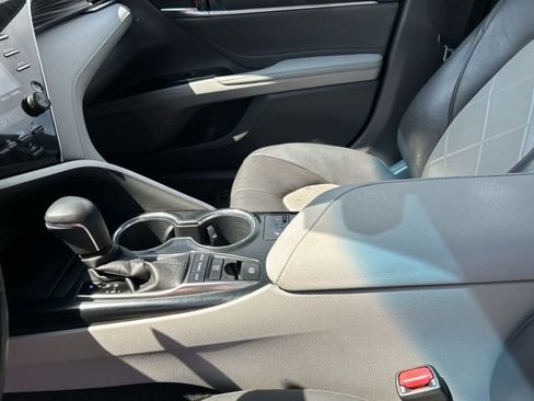 Used 2018 Toyota Camry XLE FWD image 30
