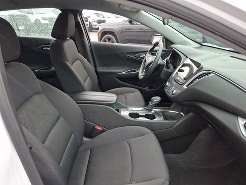 Used 2025 Chevrolet Malibu LT image 12