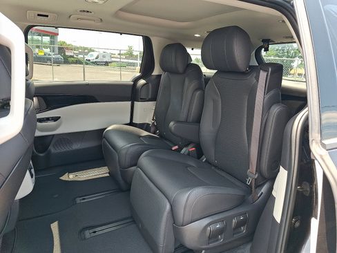Used 2024 Kia Carnival SX Prestige FWD image 11