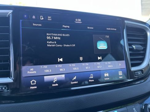 Used 2022 Chrysler Pacifica Touring-L image 20