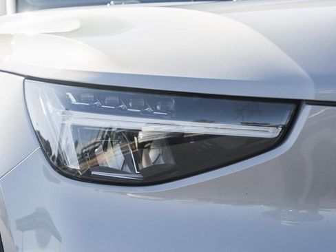 Certified 2025 Volvo XC40 B5 Plus image 13