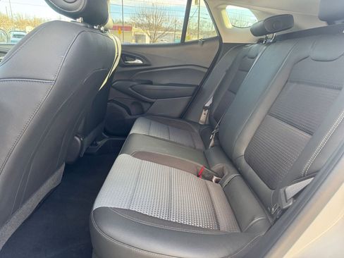 Used 2025 Chevrolet Trax LT image 20