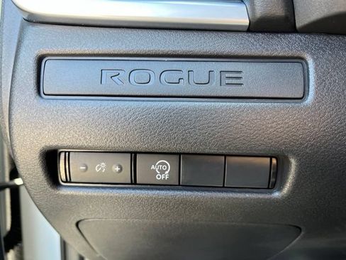 Used 2025 Nissan Rogue S FWD image 13
