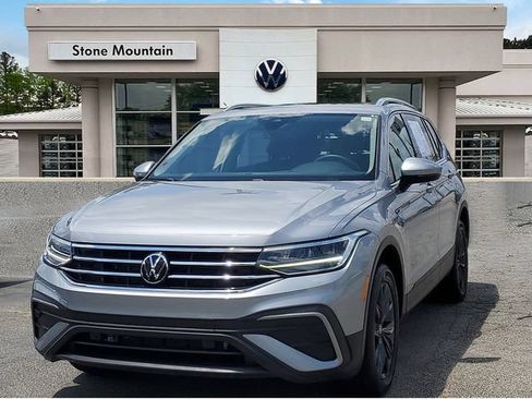 Used 2023 Volkswagen Tiguan SE w/ Panoramic Sunroof Package FWD image 1