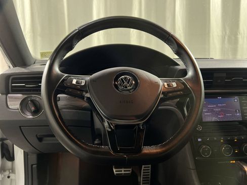 Used 2022 Volkswagen Passat 2.0T R-Line image 21