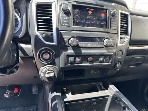 Used 2019 Nissan Titan SV w/ SV Convenience Package image 9
