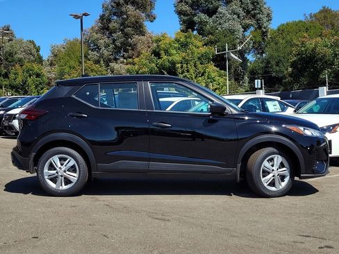 New 2025 Nissan Kicks Play S image 2
