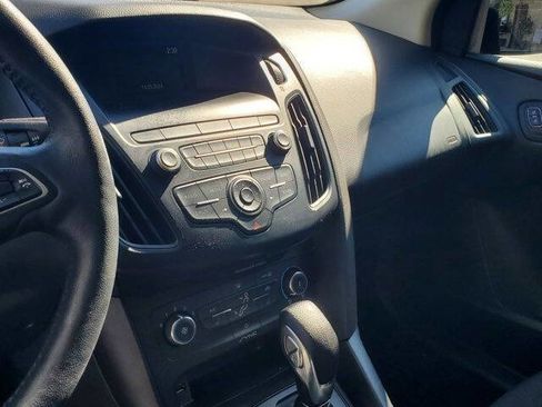Used 2018 Ford Focus SE w/ Cold Weather Package FWD image 17