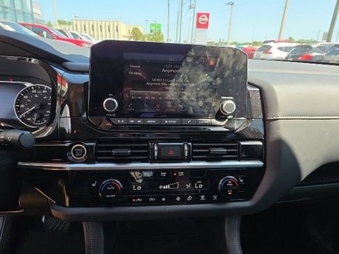 Used 2024 Nissan Pathfinder SV w/ SV Premium Package FWD image 18
