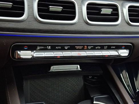 Used 2023 Mercedes-Benz GLS 450 4MATIC image 18