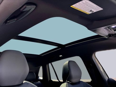 New 2026 Volkswagen Tiguan SE R-Line image 25