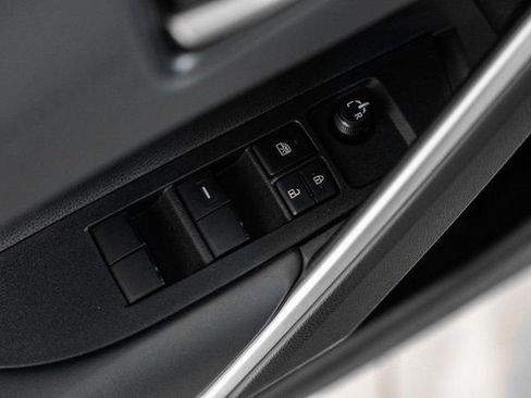 Used 2026 Toyota Corolla Cross XSE image 41