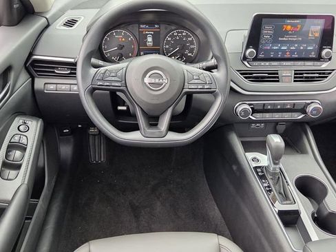 Certified 2025 Nissan Altima 2.5 S FWD image 11