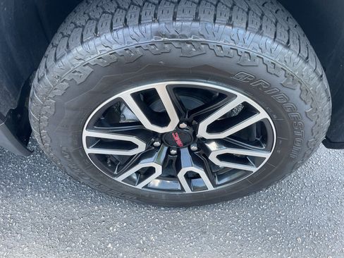 Certified 2025 GMC Sierra 1500 AT4 w/ AT4 Premium Package AWD/4WD image 24