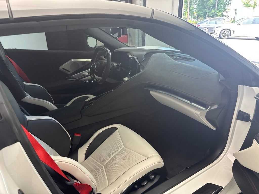 Used 2023 Chevrolet Corvette Z06 RWD image 8
