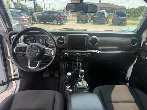 Used 2020 Jeep Wrangler Unlimited Sahara AWD/4WD image 18