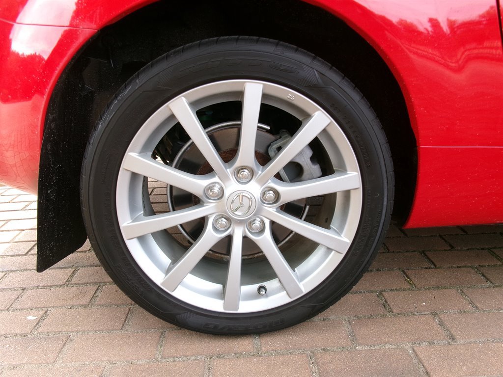 Used 2006 MAZDA MX-5 Miata Sport RWD image 30