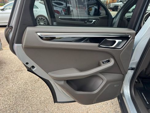 Used 2019 Porsche Macan AWD/4WD image 23