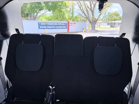 Used 2018 Dodge Grand Caravan SE FWD image 12