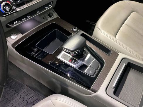 Used 2021 Audi Q5 Premium w/ Convenience Package image 17