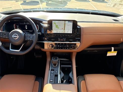 New 2025 Nissan Pathfinder Platinum image 14