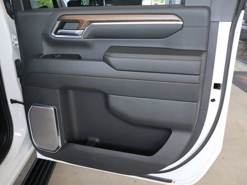 Used 2024 Chevrolet Silverado 2500 High Country w/ High Country Premium Package AWD/4WD image 50
