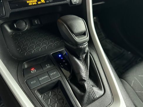 Used 2021 Toyota RAV4 XLE image 23