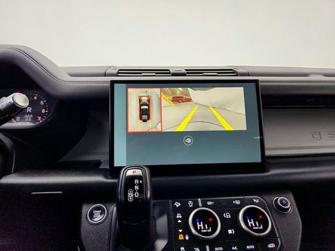 Certified 2022 Land Rover Defender 110 XS Edition image 23