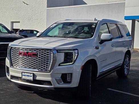 Used 2021 GMC Yukon Denali w/ Denali Premium Package image 4