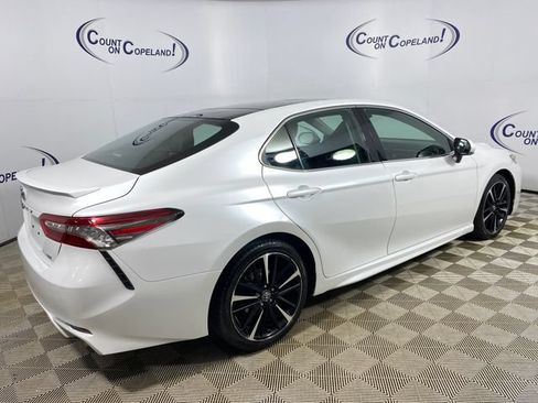 Used 2018 Toyota Camry XSE FWD image 7