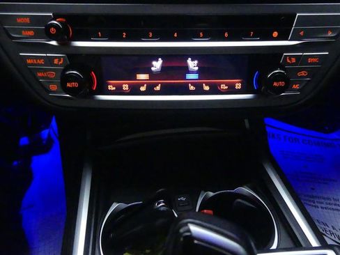 Used 2022 BMW 750i xDrive w/ Executive Package AWD/4WD image 18