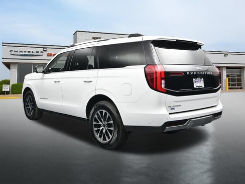Used 2025 Ford Expedition Platinum AWD/4WD image 3