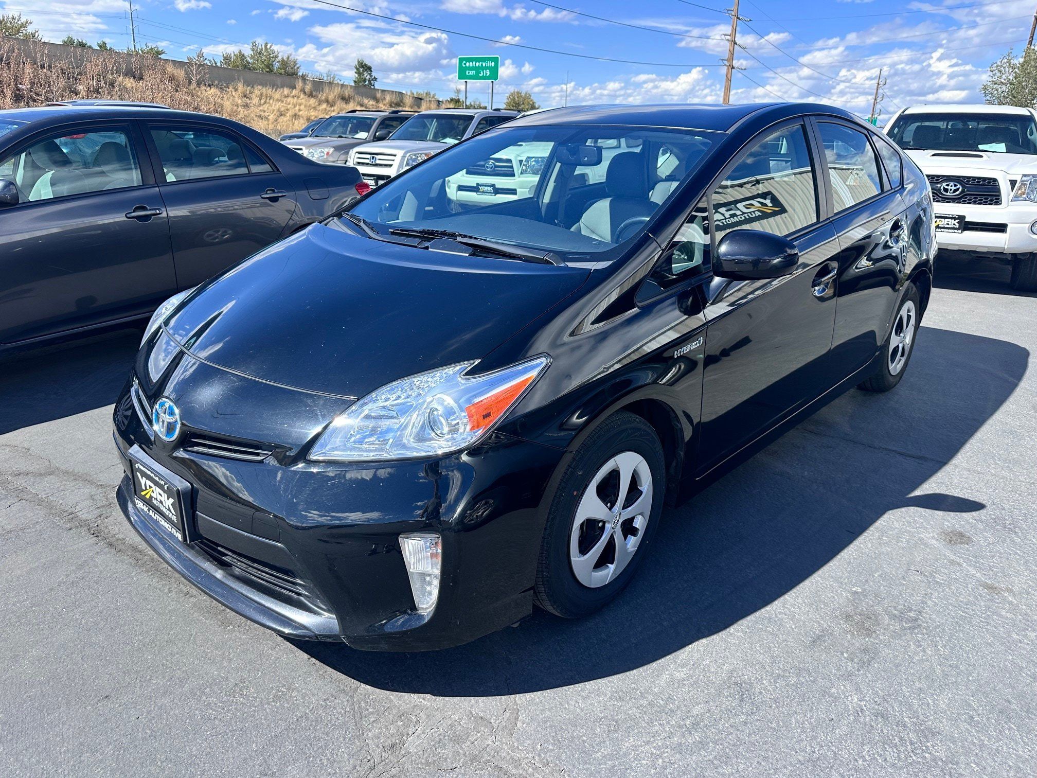 Used 2014 Toyota Prius Four FWD image 2