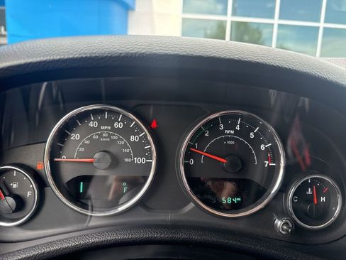 Used 2014 Jeep Wrangler Unlimited Sahara w/ Connectivity Group AWD/4WD image 8