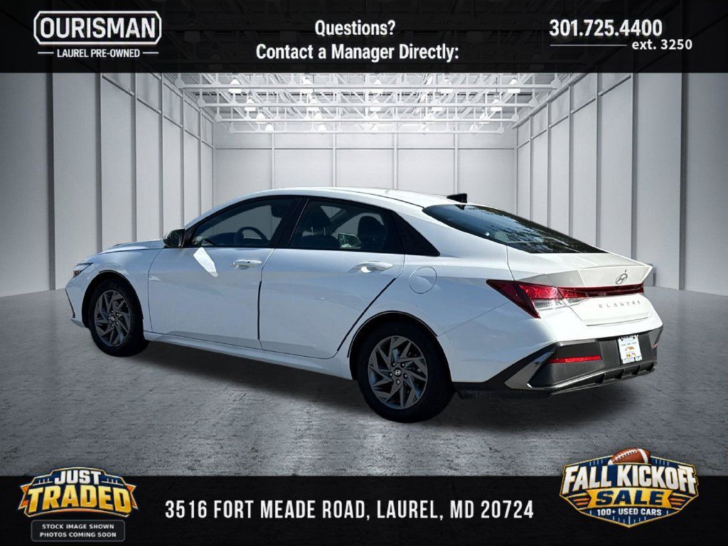 Used 2024 Hyundai Elantra SEL FWD image 3