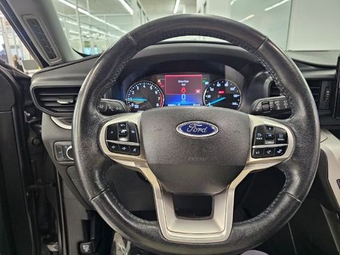 Used 2021 Ford Explorer XLT image 10