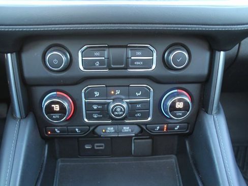 Used 2021 Chevrolet Tahoe Z71 image 31