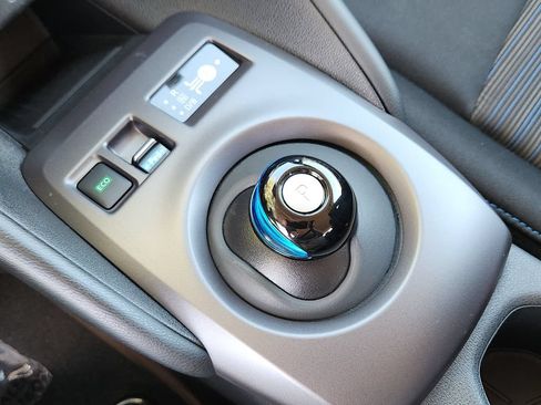 Used 2025 Nissan Leaf S FWD image 11