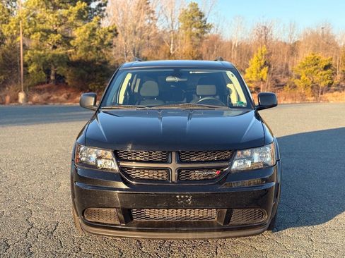 Used 2018 Dodge Journey SE w/ Blacktop Package image 2